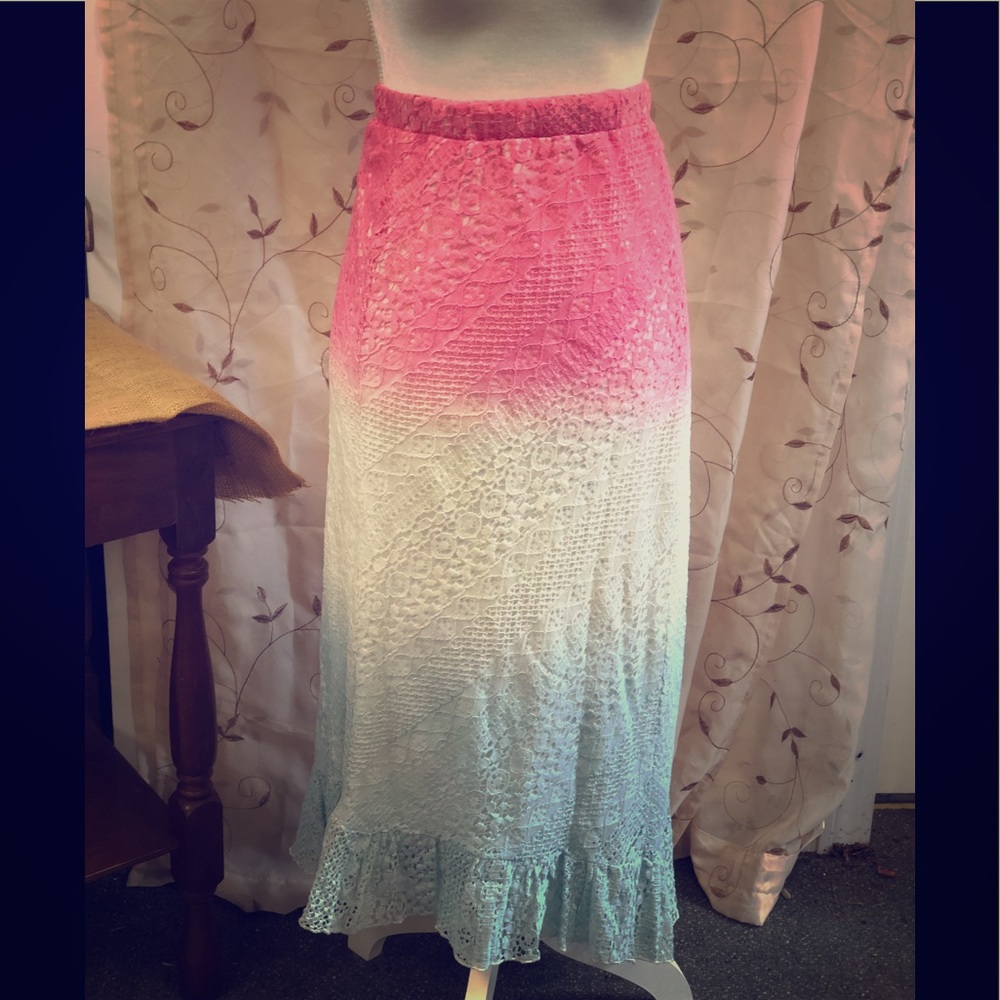 Tri-color lace skirt